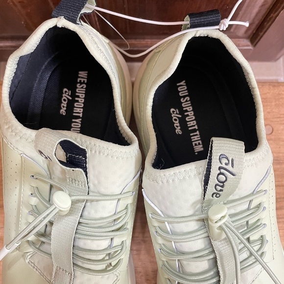 NEW CLOVE Sage Green Limited Edition Classic Nursing Shoes - Picture 5 of 13